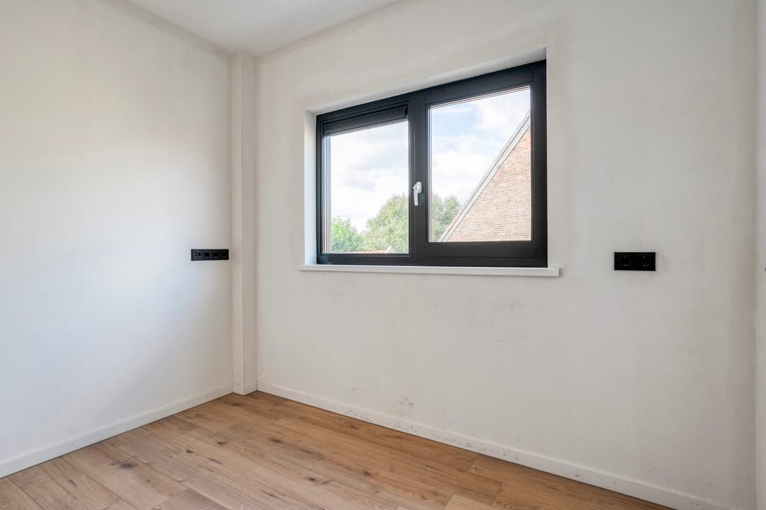 Photo 32 of Vredeveldstraat 1-A