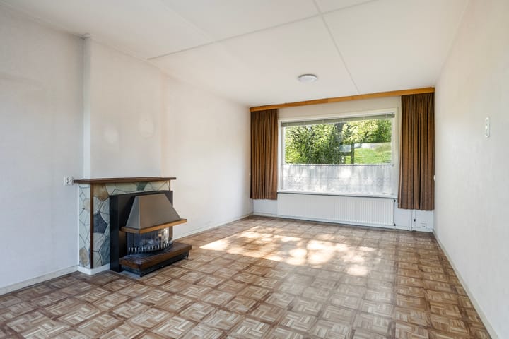 Tussenwoning te koop: Van Helsdingenstraat 5, Hurdegaryp