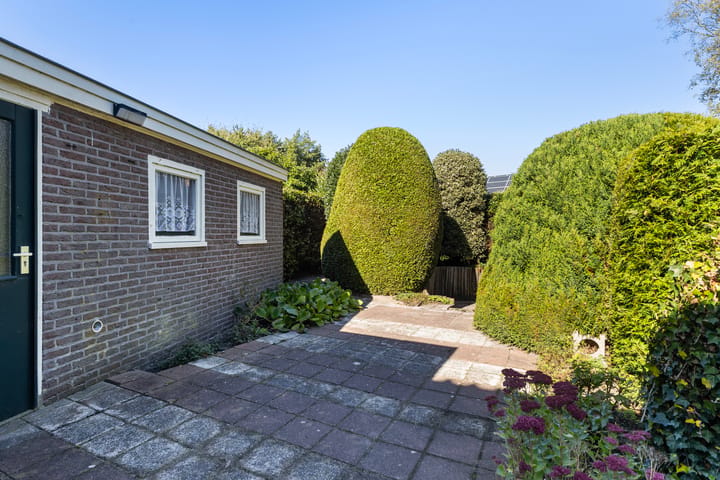 Tussenwoning te koop: Van Helsdingenstraat 5, Hurdegaryp