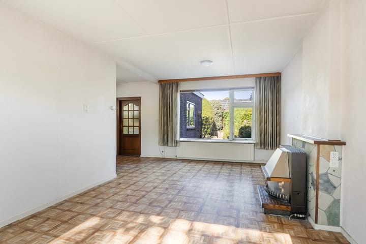 Tussenwoning te koop: Van Helsdingenstraat 5, Hurdegaryp
