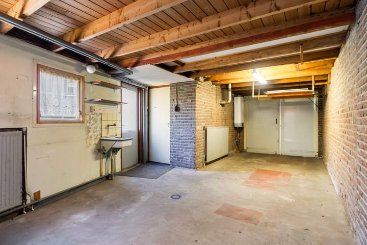 Tussenwoning te koop: Van Helsdingenstraat 5, Hurdegaryp