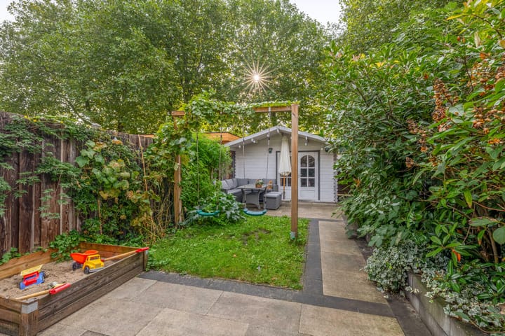 Tussenwoning te koop: Fazantstraat 39, Lisse