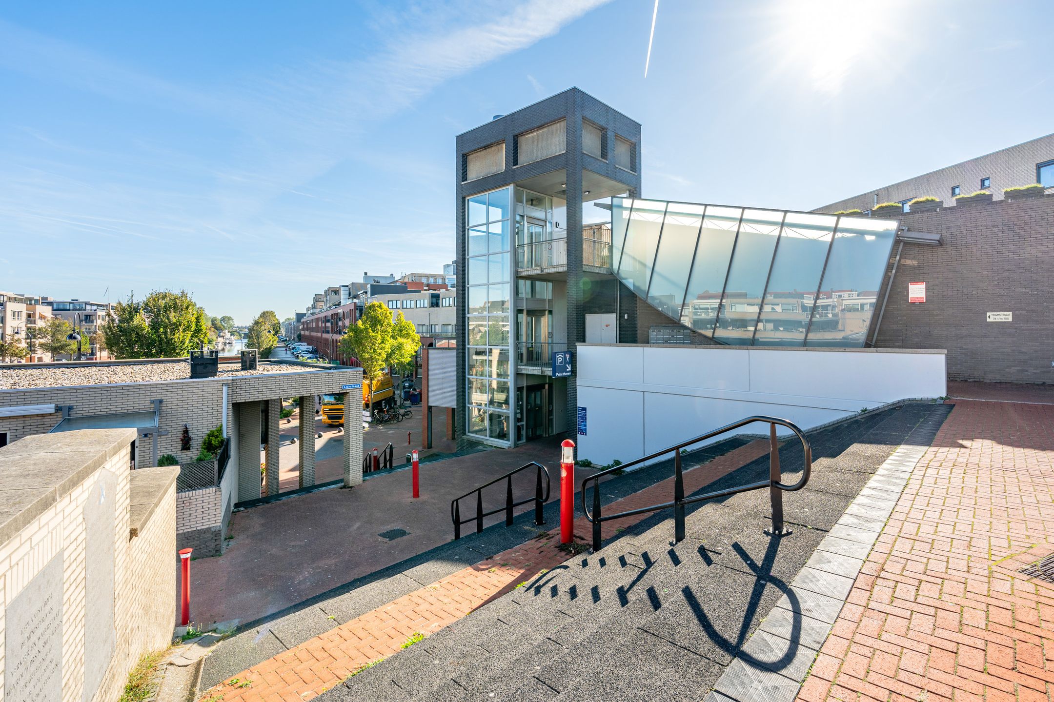 Photo 9 of Tramstraat 98