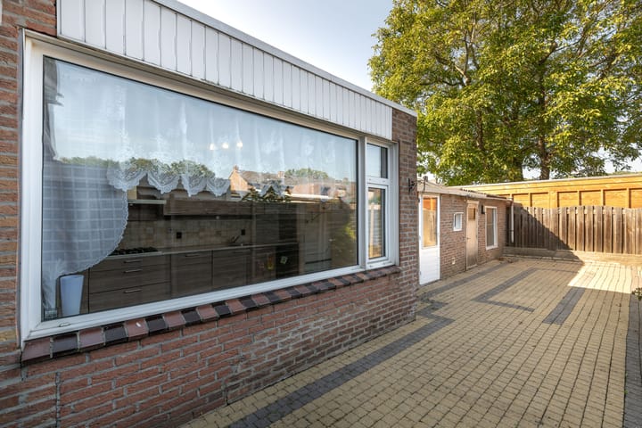 Tussenwoning te koop: Johan Dautzenbergstraat 24, Sittard