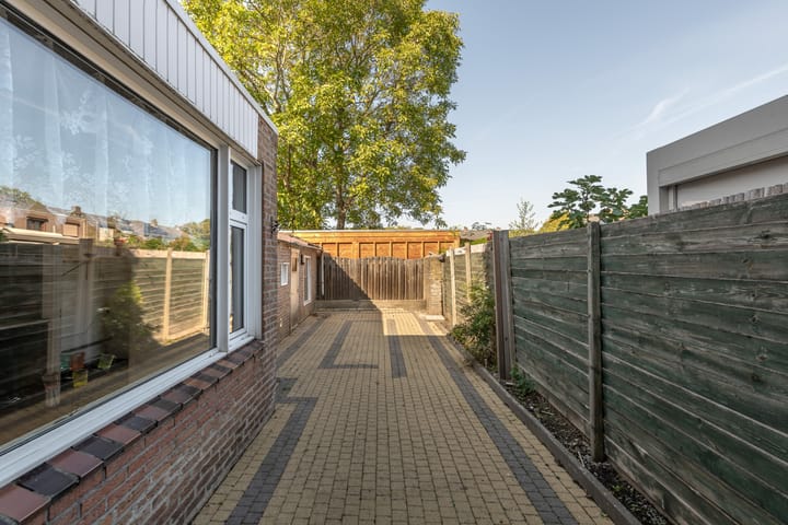 Tussenwoning te koop: Johan Dautzenbergstraat 24, Sittard