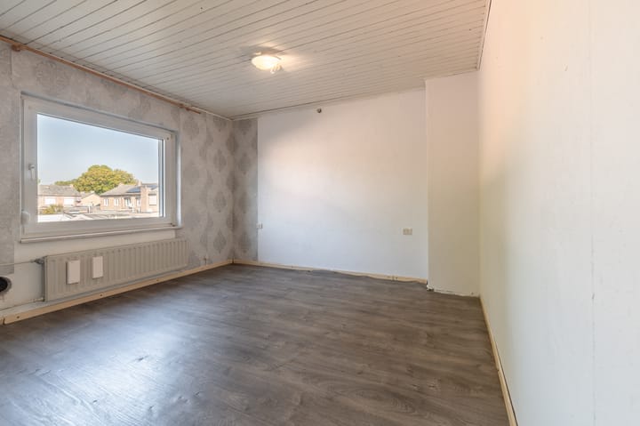 Tussenwoning te koop: Johan Dautzenbergstraat 24, Sittard