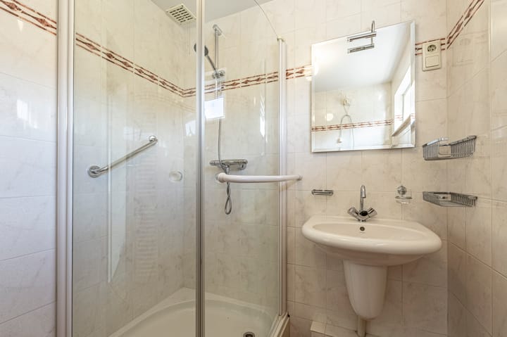 Tussenwoning te koop: Johan Willem Frisostraat 19, Strijensas