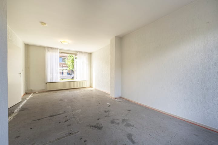Tussenwoning te koop: Johan Willem Frisostraat 19, Strijensas