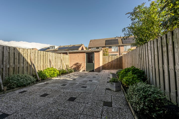 Tussenwoning te koop: Johan Willem Frisostraat 19, Strijensas