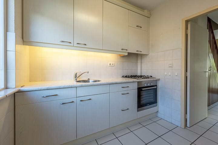 Tussenwoning te koop: Johan Willem Frisostraat 19, Strijensas