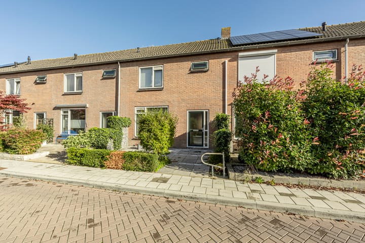 Tussenwoning te koop: Johan Willem Frisostraat 19, Strijensas