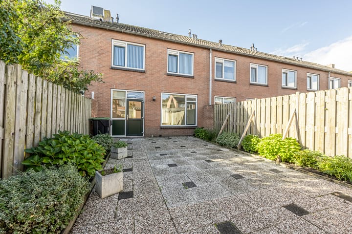 Tussenwoning te koop: Johan Willem Frisostraat 19, Strijensas