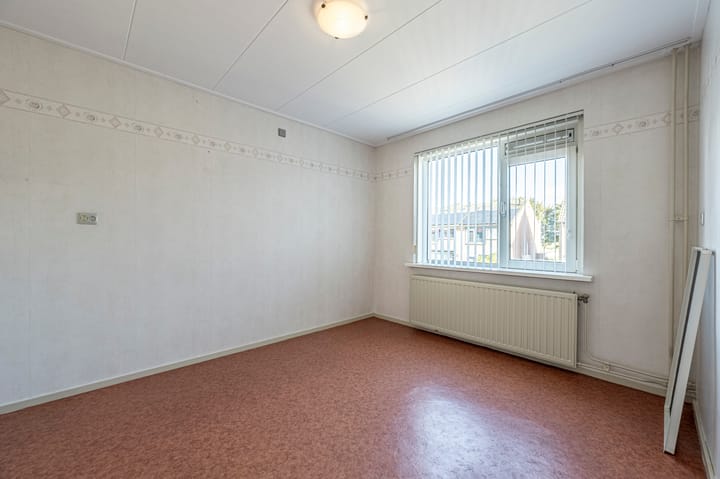 Tussenwoning te koop: Johan Willem Frisostraat 19, Strijensas