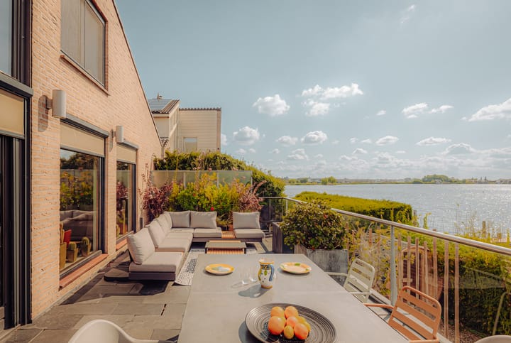 Vrijstaande woning te koop: Westmeerlaan 15, Roelofarendsveen