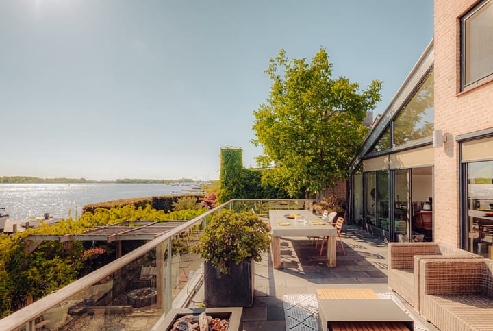 Vrijstaande woning te koop: Westmeerlaan 15, Roelofarendsveen