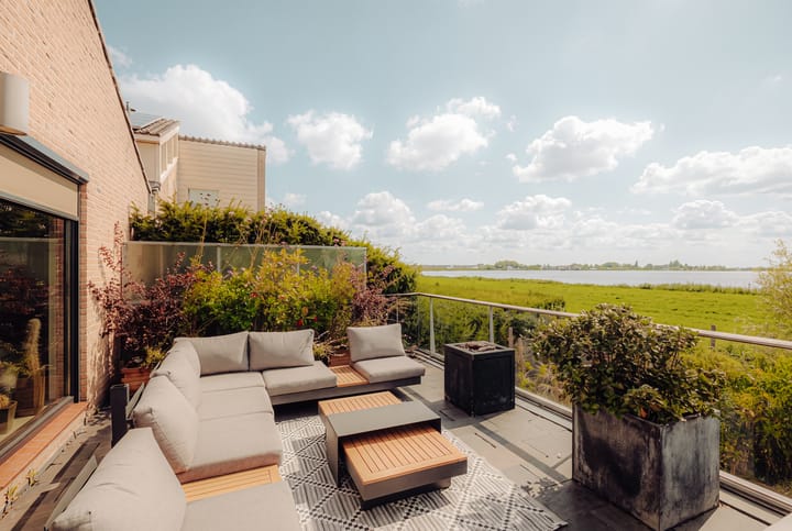 Vrijstaande woning te koop: Westmeerlaan 15, Roelofarendsveen