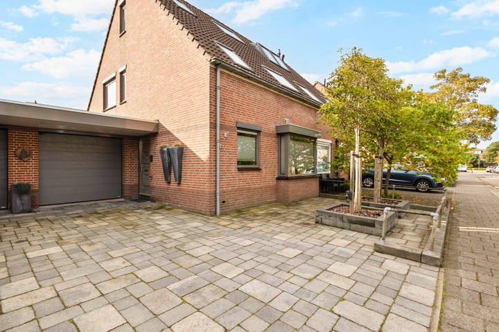 Photo 2 of Alie Postmastraat 17