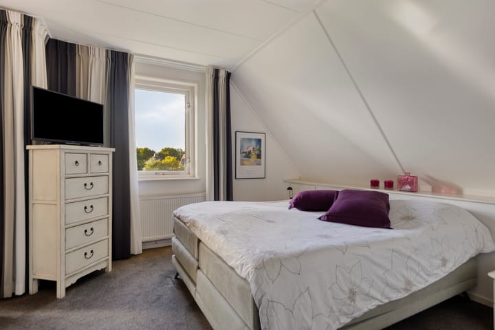 Vrijstaande woning te koop: de Terp 5, Sneek