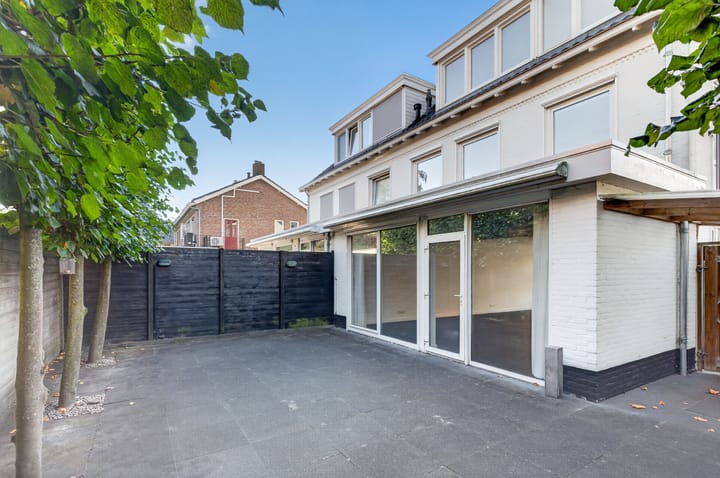 Twee-onder-één-kap te koop: Thomas a Kempisstraat 1, 'S-Hertogenbosch