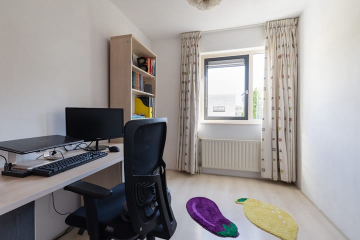 Tussenwoning te koop: Malachietstraat 73, Almere