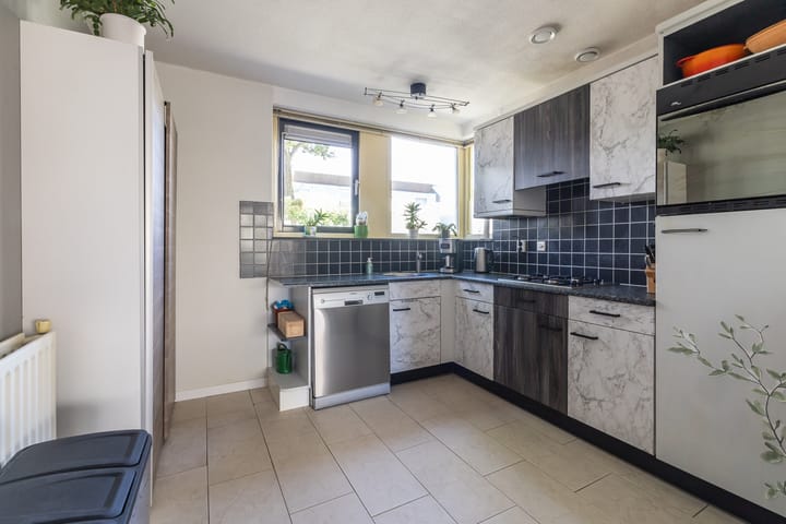 Tussenwoning te koop: Malachietstraat 73, Almere