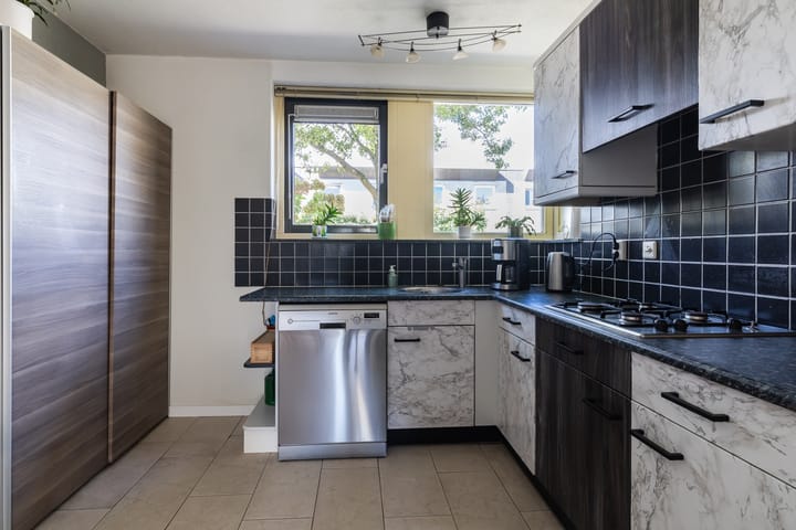 Tussenwoning te koop: Malachietstraat 73, Almere