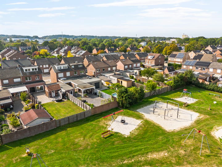 Twee-onder-één-kap te koop: Bernadettelaan 35, Landgraaf