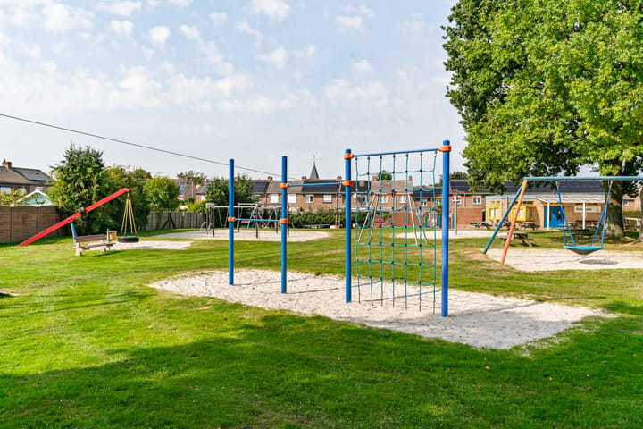 Twee-onder-één-kap te koop: Bernadettelaan 35, Landgraaf