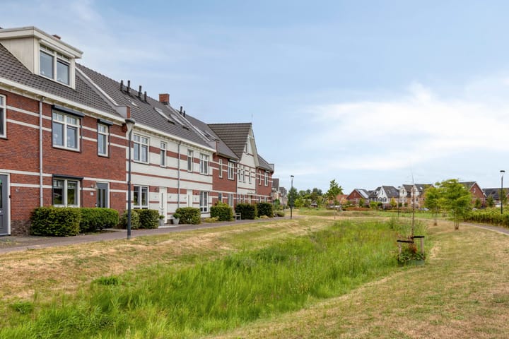 Tussenwoning te koop: Tinbergenplantsoen 37, Zaltbommel
