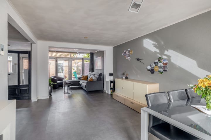 Photo 4 of Beatrixstraat 35