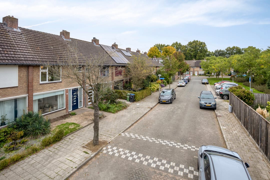 Photo 37 of Adelaertstraat 13