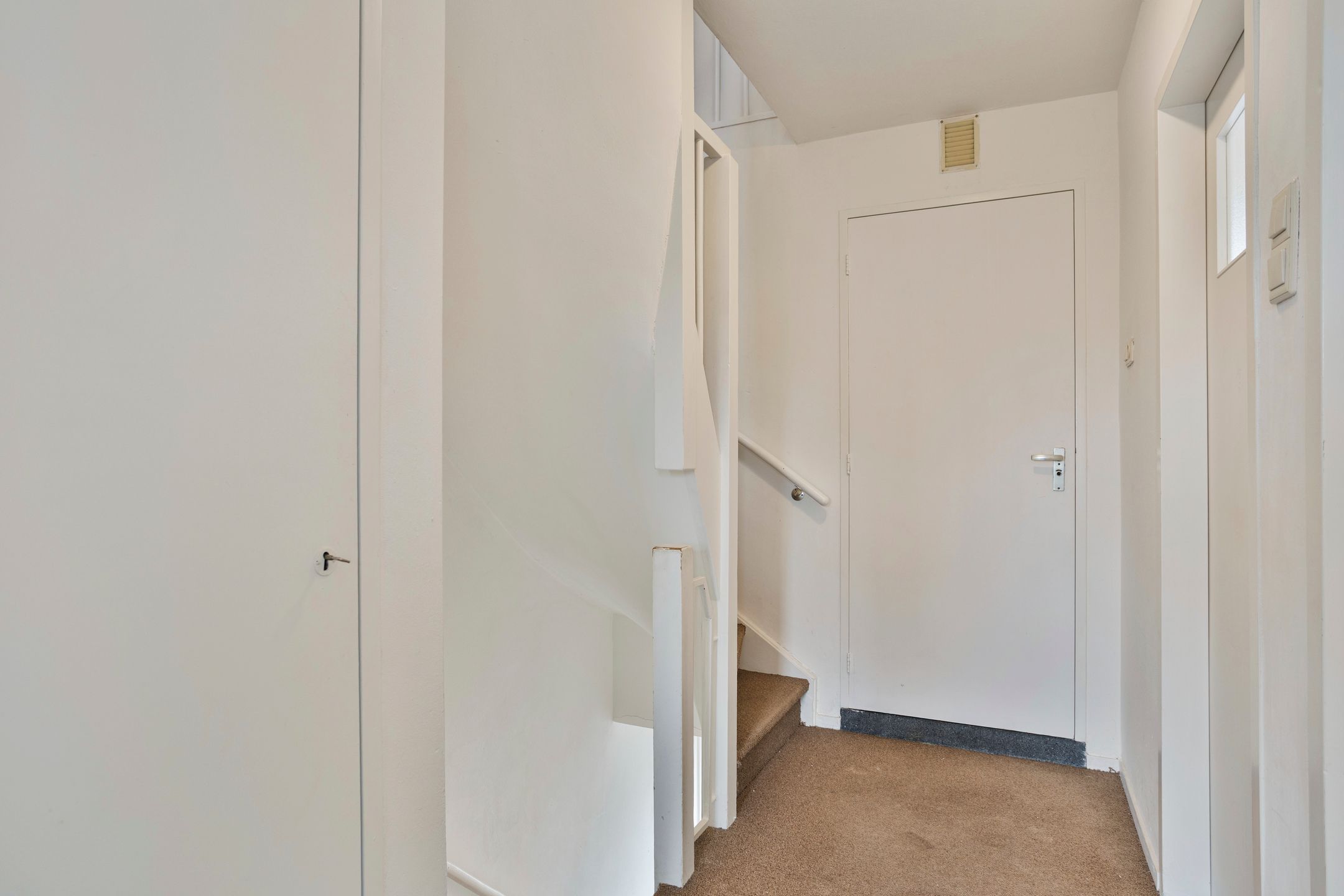 Photo 18 of Adelaertstraat 13