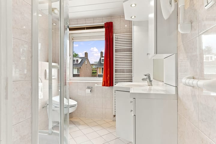Tussenwoning te koop: P.C. Hooftlaan 30, Uithoorn