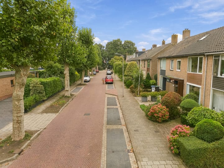 Tussenwoning te koop: P.C. Hooftlaan 30, Uithoorn