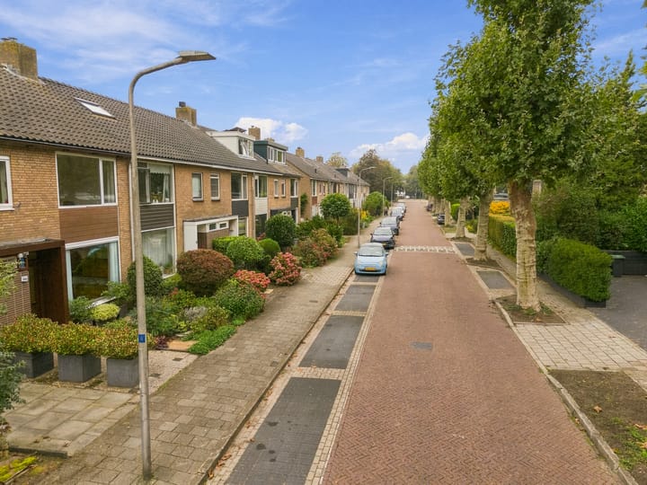 Tussenwoning te koop: P.C. Hooftlaan 30, Uithoorn