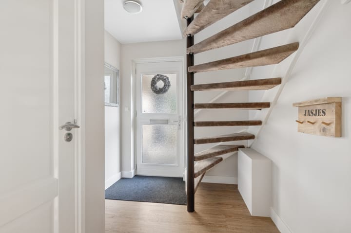Twee-onder-één-kap te koop: Corlaerstraat 17, Nijkerk