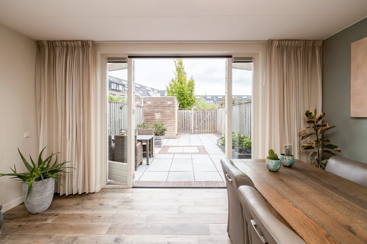 Tussenwoning te koop: Van Bergenhenegouwenlaan 3, Poeldijk