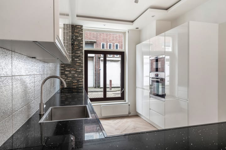 Tussenwoning te huur: Boterstraat 43, Schiedam