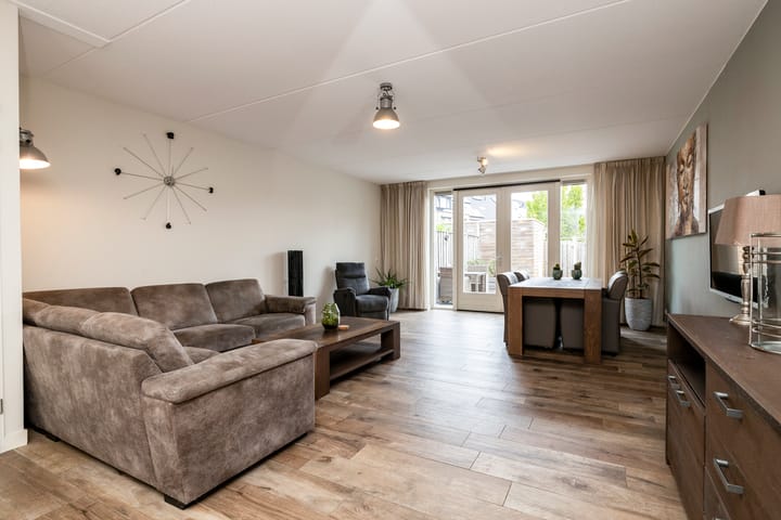 Tussenwoning te koop: Van Bergenhenegouwenlaan 3, Poeldijk