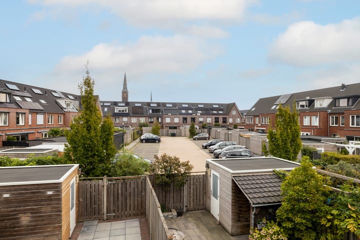 Tussenwoning te koop: Van Bergenhenegouwenlaan 3, Poeldijk