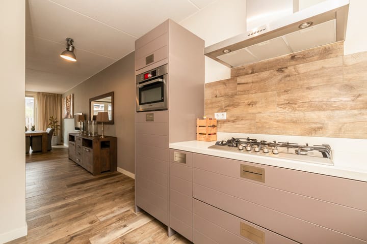 Tussenwoning te koop: Van Bergenhenegouwenlaan 3, Poeldijk