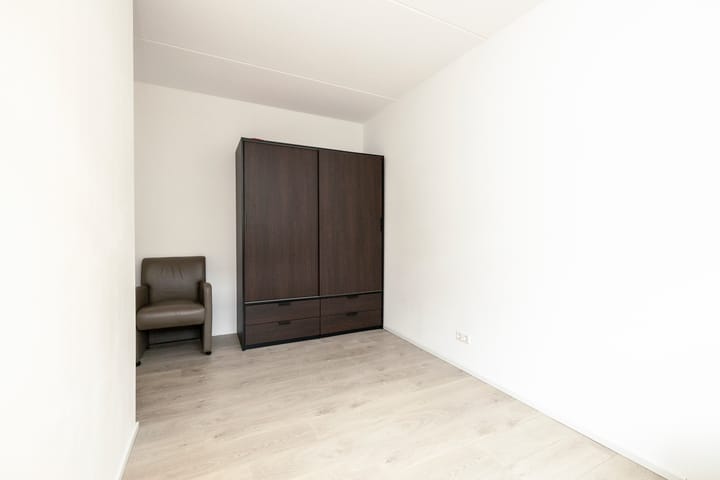 Tussenwoning te koop: Van Bergenhenegouwenlaan 3, Poeldijk