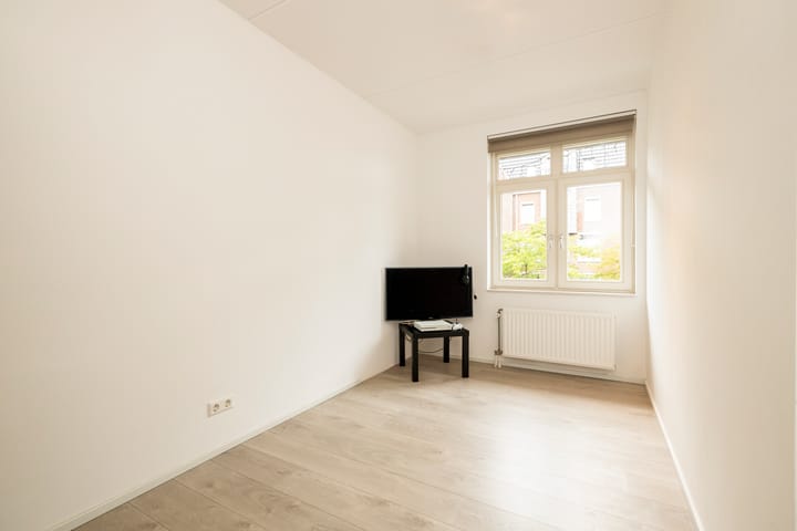 Tussenwoning te koop: Van Bergenhenegouwenlaan 3, Poeldijk