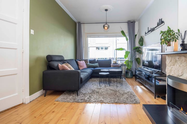 Tussenwoning te koop: Jan Maurits van Nassaustraat 12, Tilburg