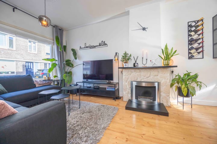 Tussenwoning te koop: Jan Maurits van Nassaustraat 12, Tilburg