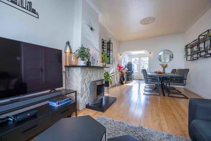 Tussenwoning te koop: Jan Maurits van Nassaustraat 12, Tilburg