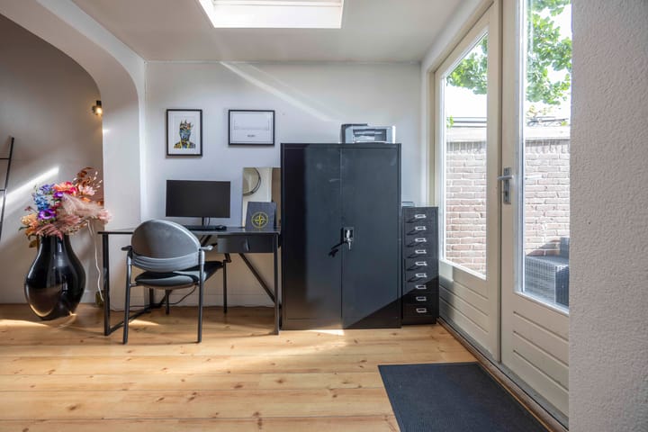 Tussenwoning te koop: Jan Maurits van Nassaustraat 12, Tilburg
