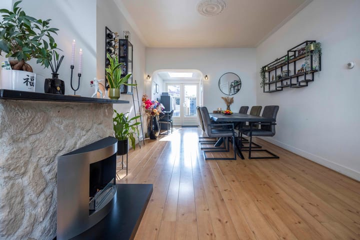 Tussenwoning te koop: Jan Maurits van Nassaustraat 12, Tilburg