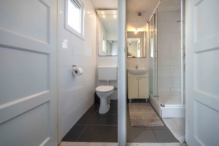 Tussenwoning te koop: Jan Maurits van Nassaustraat 12, Tilburg