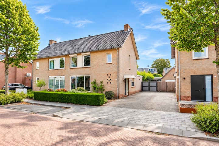 Photo 2 of Dorpsstraat 108